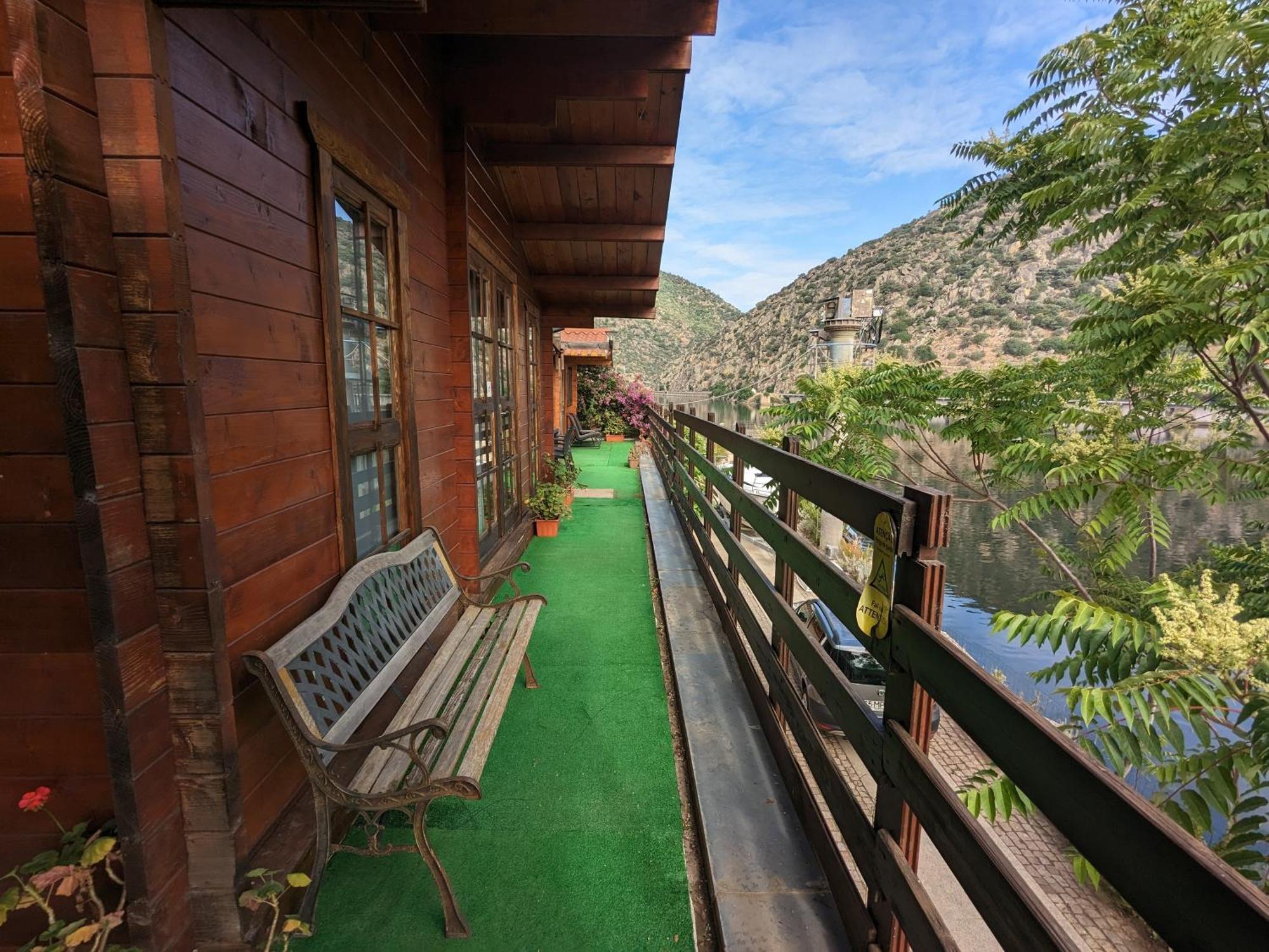 Douro Yacht Charter & Bungalows São João da Pesqueira Bagian luar foto