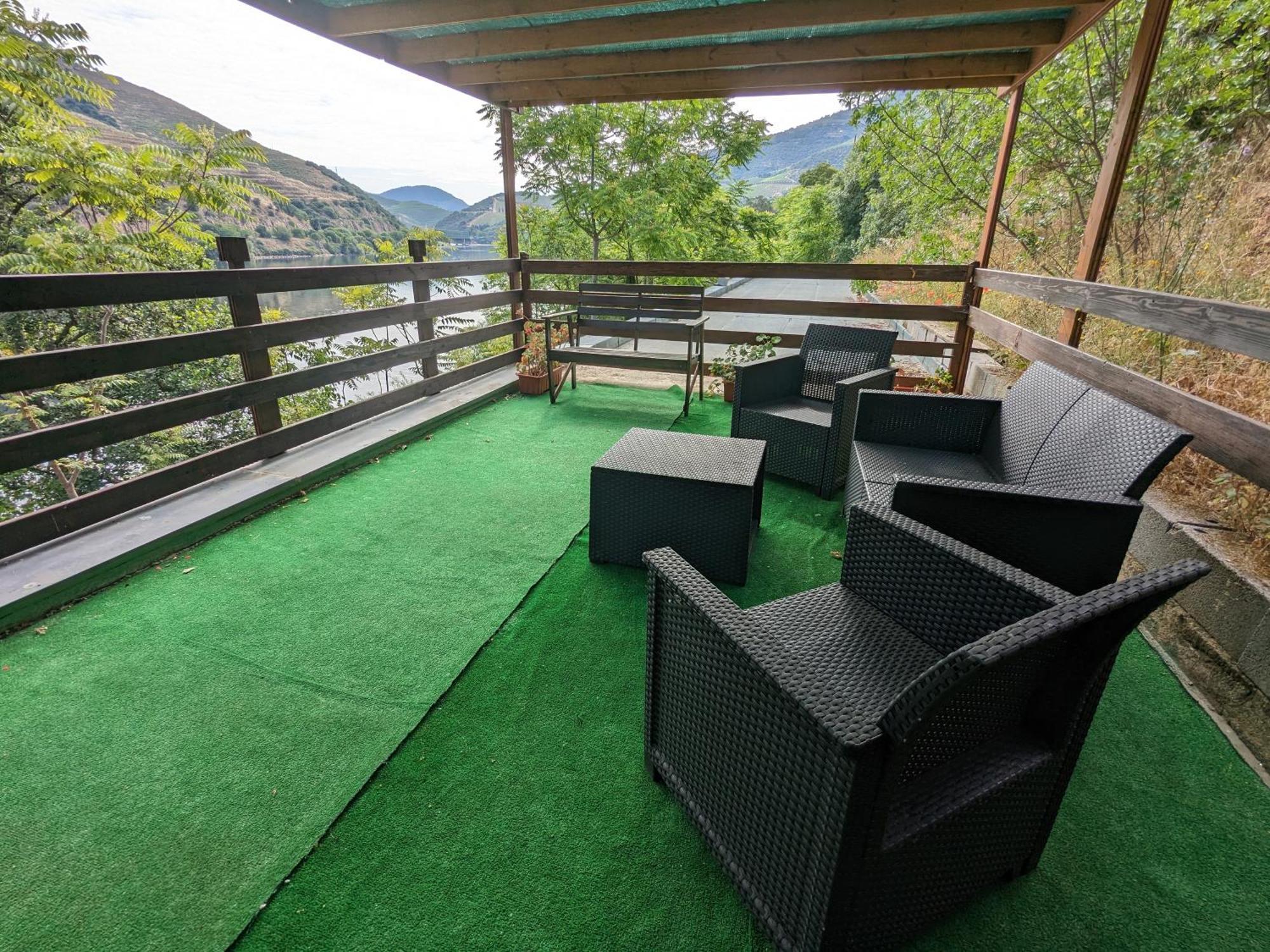 Douro Yacht Charter & Bungalows São João da Pesqueira Bagian luar foto