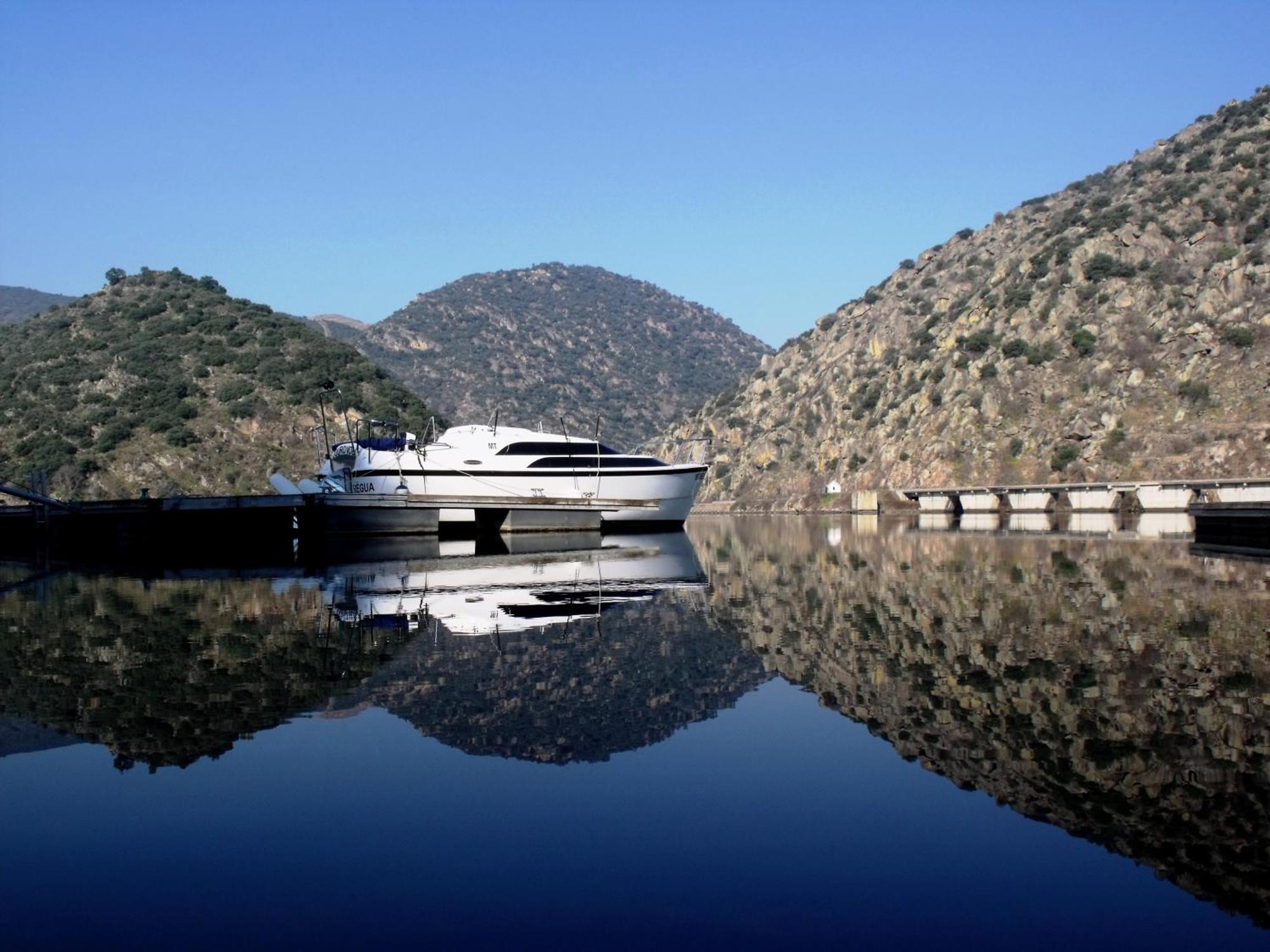 Douro Yacht Charter & Bungalows São João da Pesqueira Ruang foto